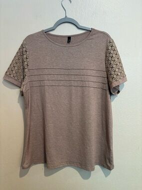 Women's Taupe Beige Textured Shirt, Ribbed Middle and Lace Sleeves, Size XL